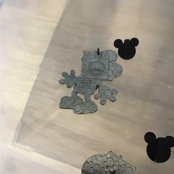VTG Disney Park 2 Mickey Mouse Pin Trading Authentic Original Pin 2 Hidden Pins - Picture 6 of 7